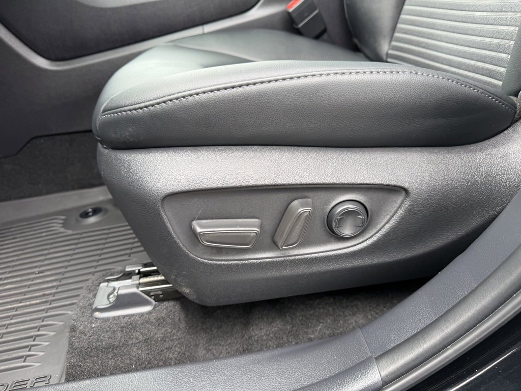 Used 2025 Toyota Highlander XSE image 14