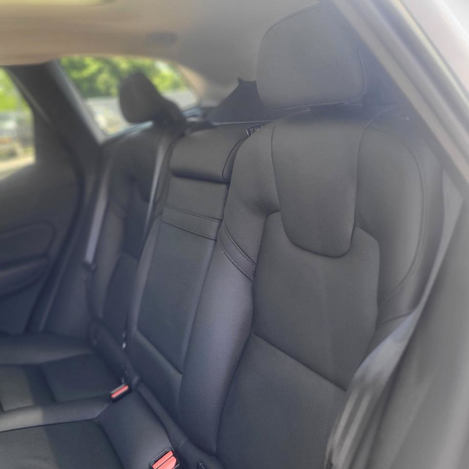 Used 2018 Volvo XC60 T5 Momentum w/ Vision Package AWD/4WD image 35