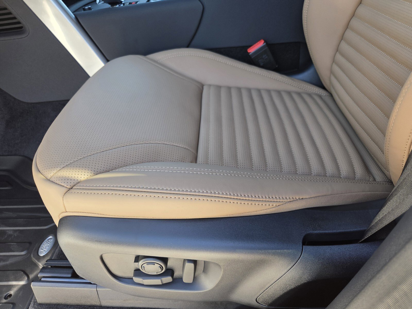 Used 2026 Land Rover Discovery Limited Edition image 23