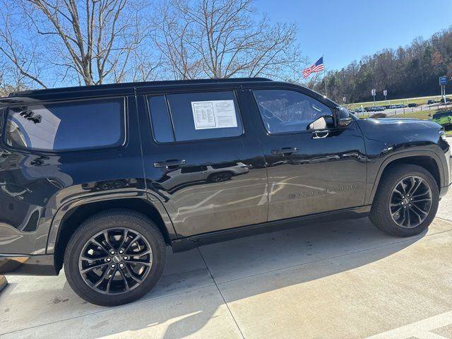 Used 2022 Jeep Grand Wagoneer Series II AWD/4WD image 5