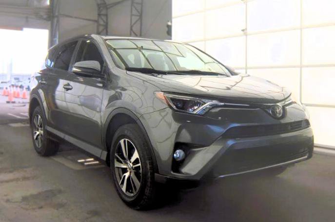Used 2018 Toyota RAV4 XLE FWD image 3
