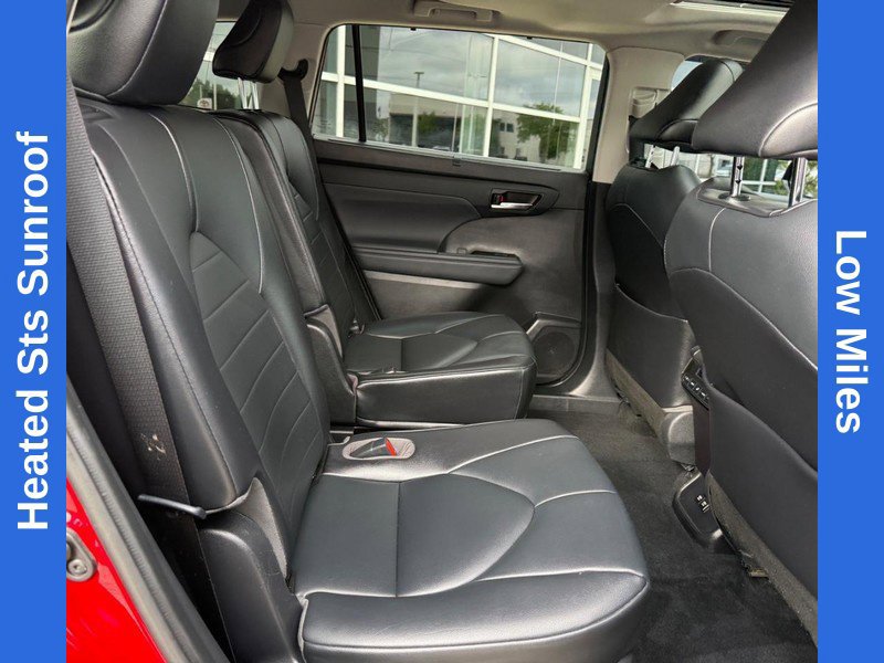 Used 2021 Toyota Highlander XLE AWD/4WD image 12