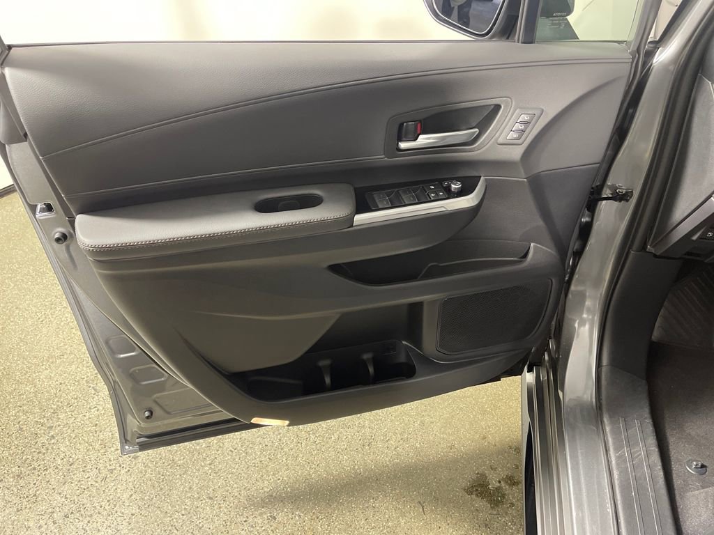 Used 2026 Toyota Sienna Platinum image 17