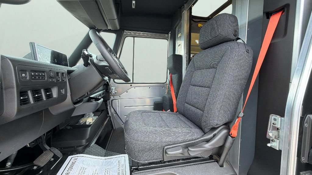 Used 2024 Chevrolet Brightdrop 400 w/ Commercial Equipment Package AWD/4WD image 17