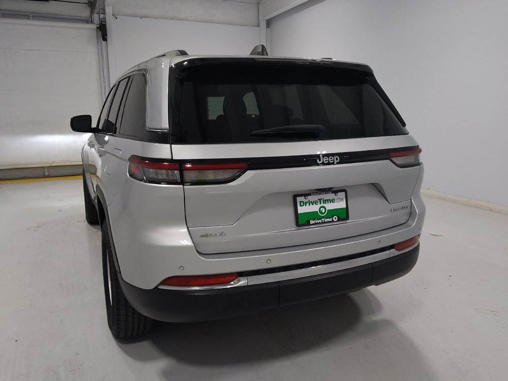 Used 2023 Jeep Grand Cherokee Laredo AWD/4WD image 6
