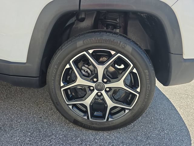 Used 2025 Jeep Compass Limited w/ Sun & Sound Group AWD/4WD image 32