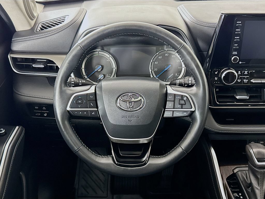 Used 2022 Toyota Highlander Limited AWD/4WD image 4