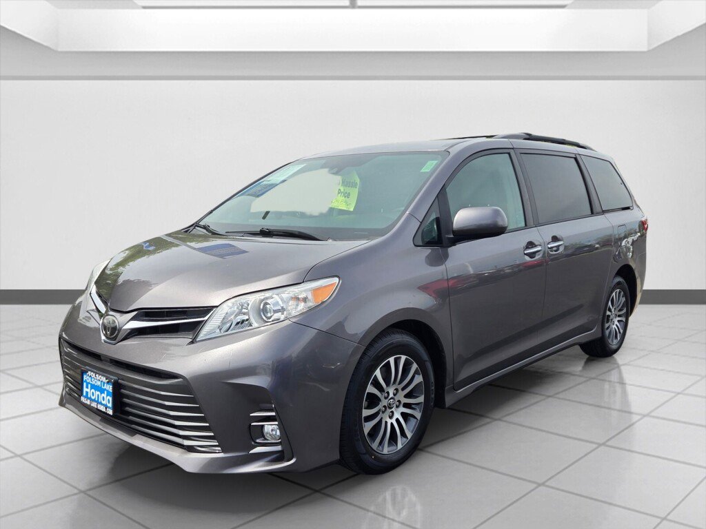 Used 2018 Toyota Sienna XLE w/ XLE Navigation Package image 9