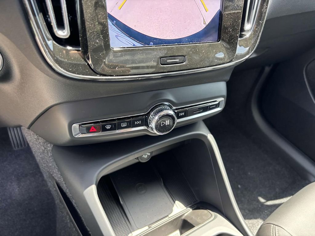 New 2026 Volvo XC40 B5 Core w/ Protection Package Premier image 21