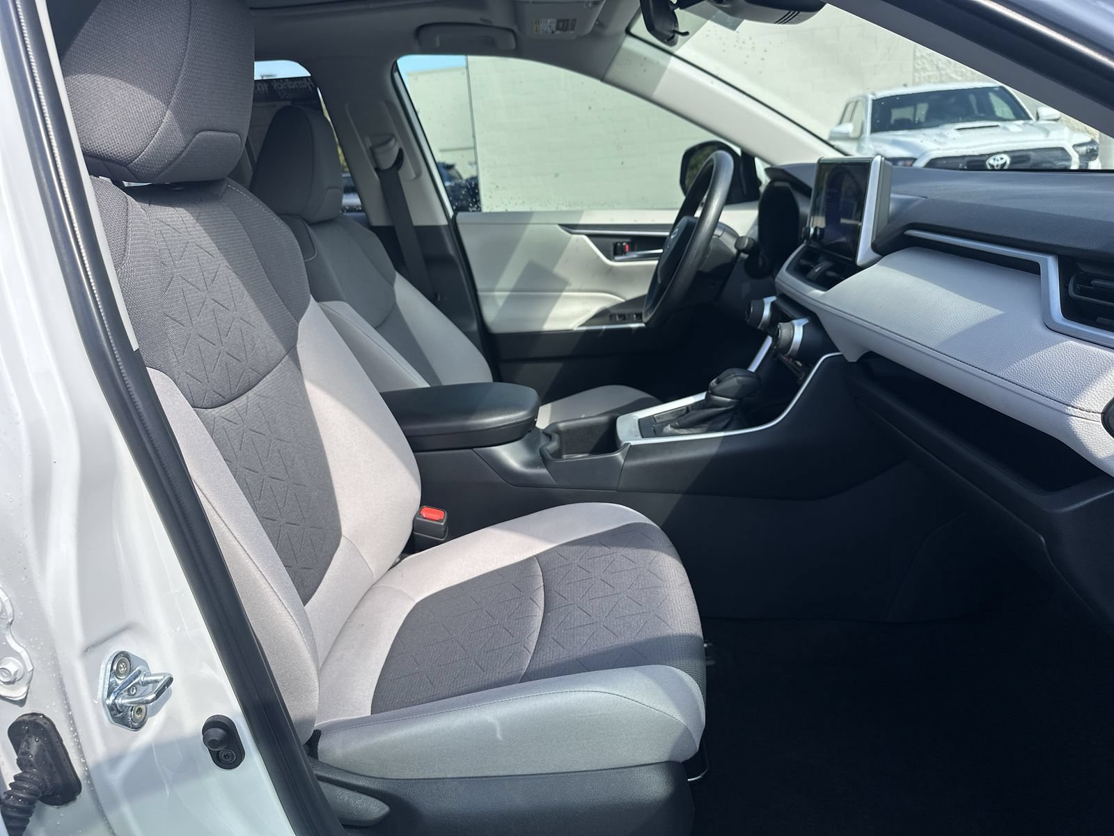 Used 2025 Toyota RAV4 XLE w/ Convenience Package FWD image 22