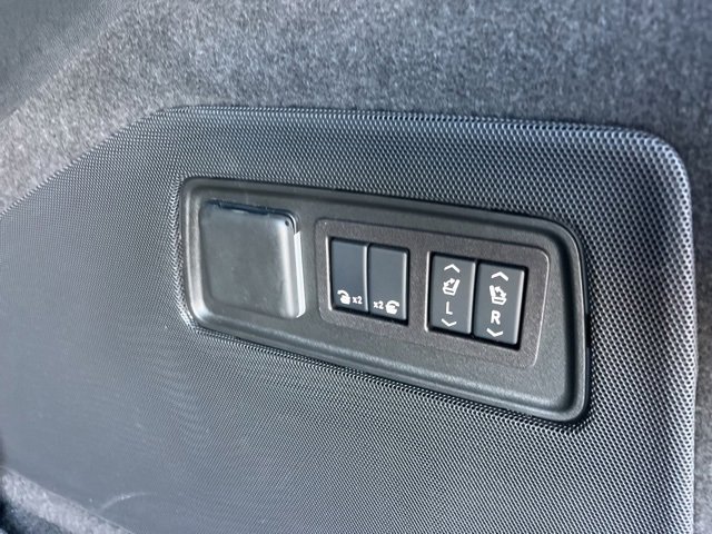 Used 2024 Cadillac Escalade Sport Platinum w/ Heavy-Duty Trailer Package image 7