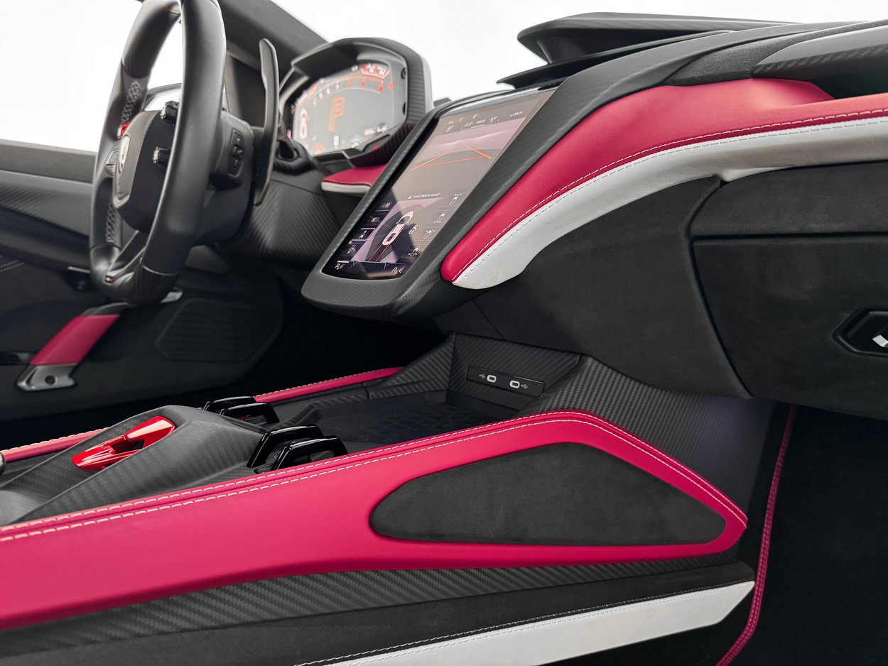 Used 2025 Lamborghini Revuelto image 26