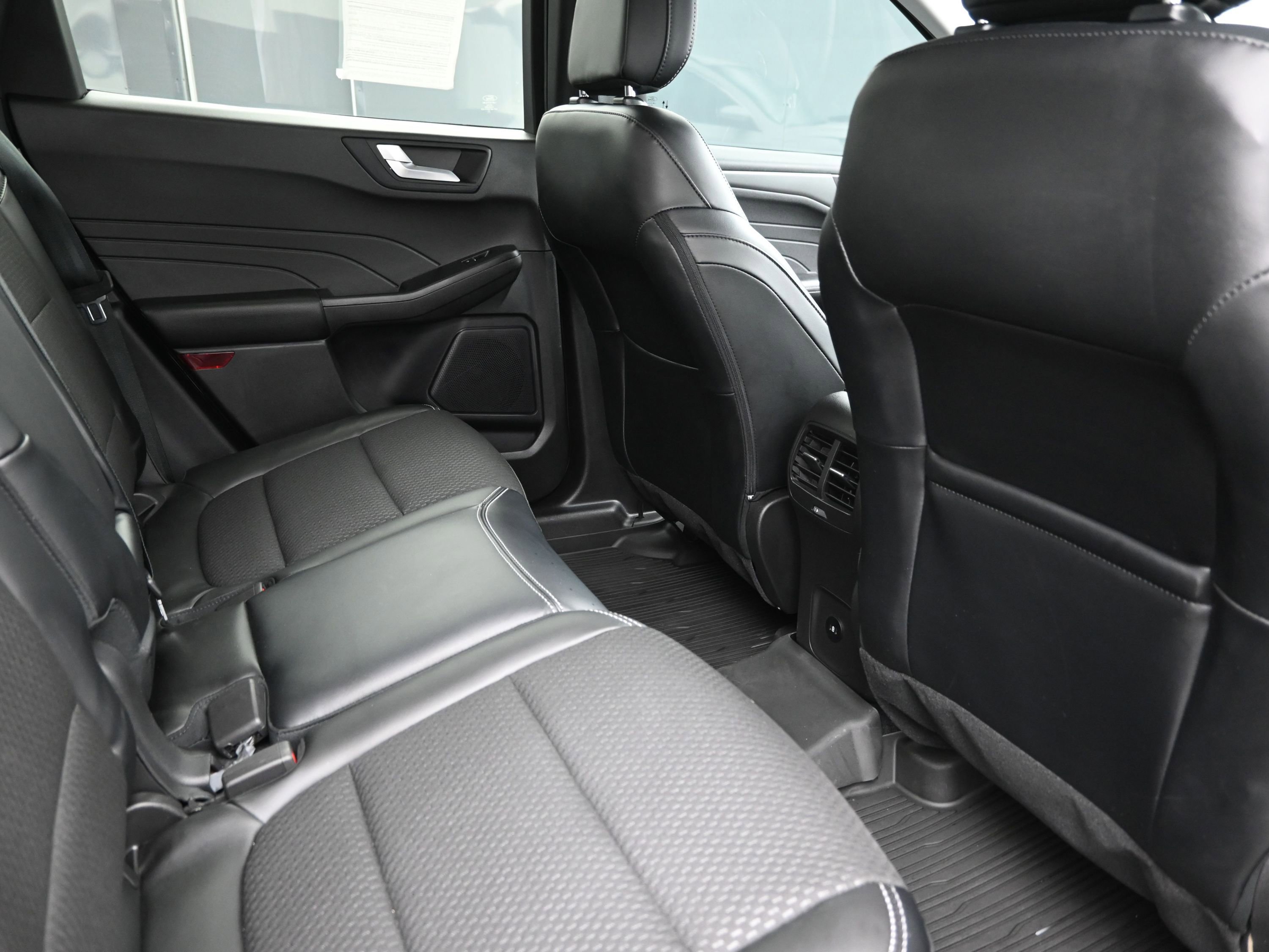 Used 2023 Ford Escape SE image 24