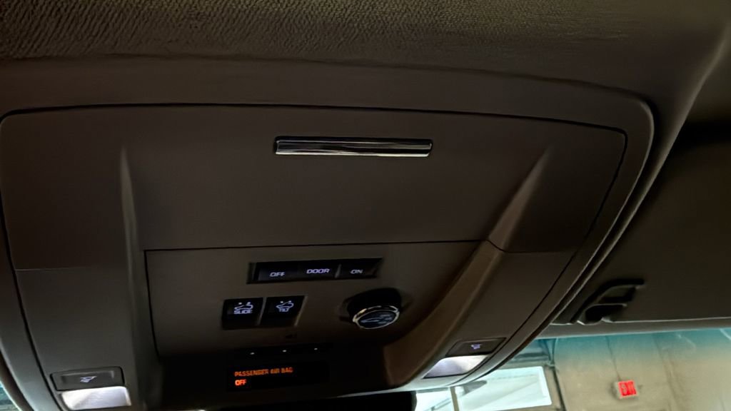 Used 2017 GMC Yukon XL SLT w/ HD Trailering Package AWD/4WD image 38
