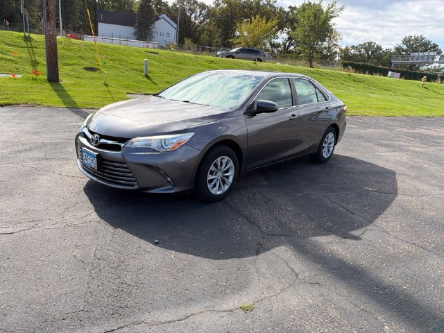Used 2017 Toyota Camry LE FWD image 5