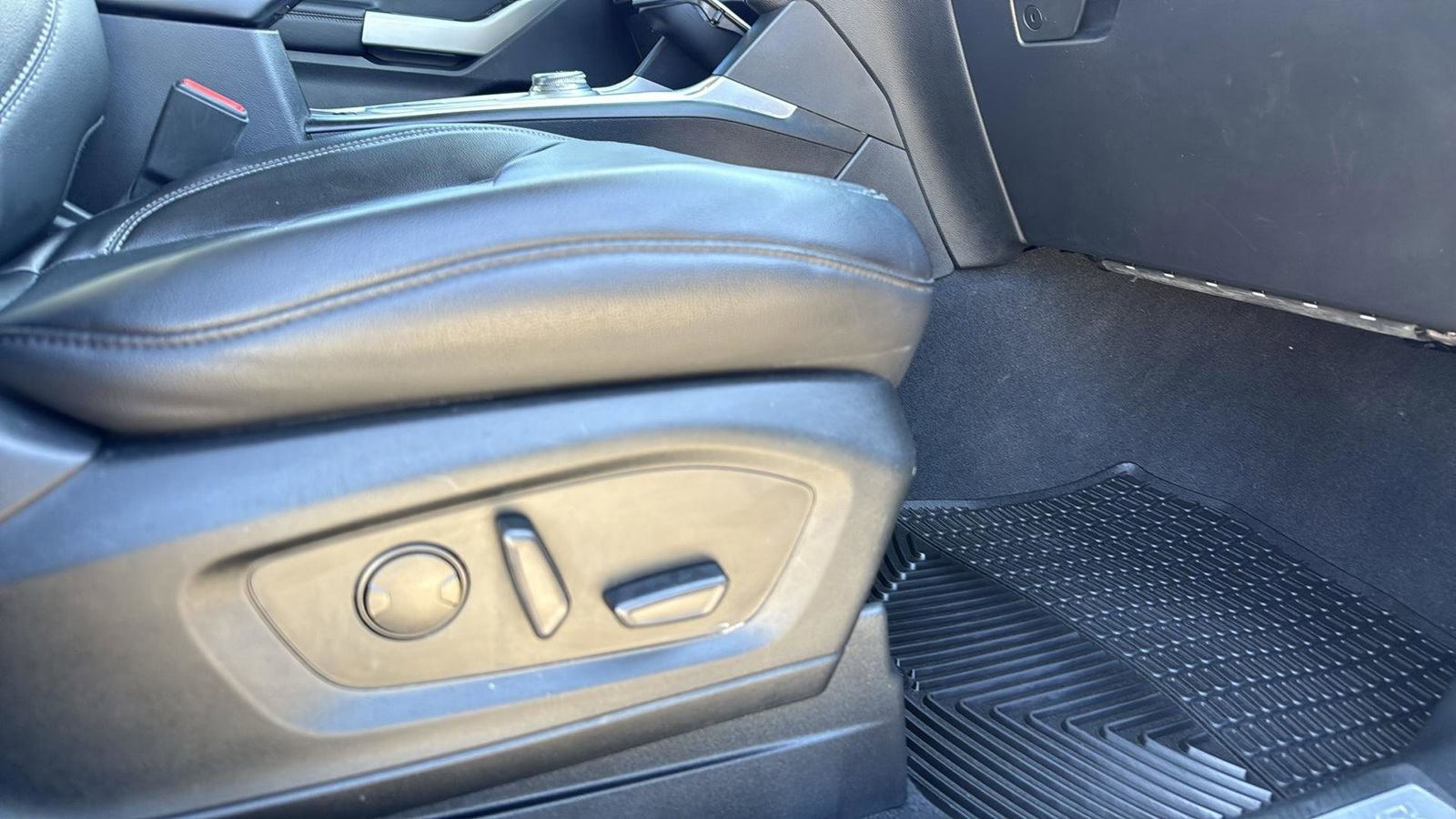 Used 2021 Ford Explorer Limited w/ Hybrid Equipment Group 310A image 24