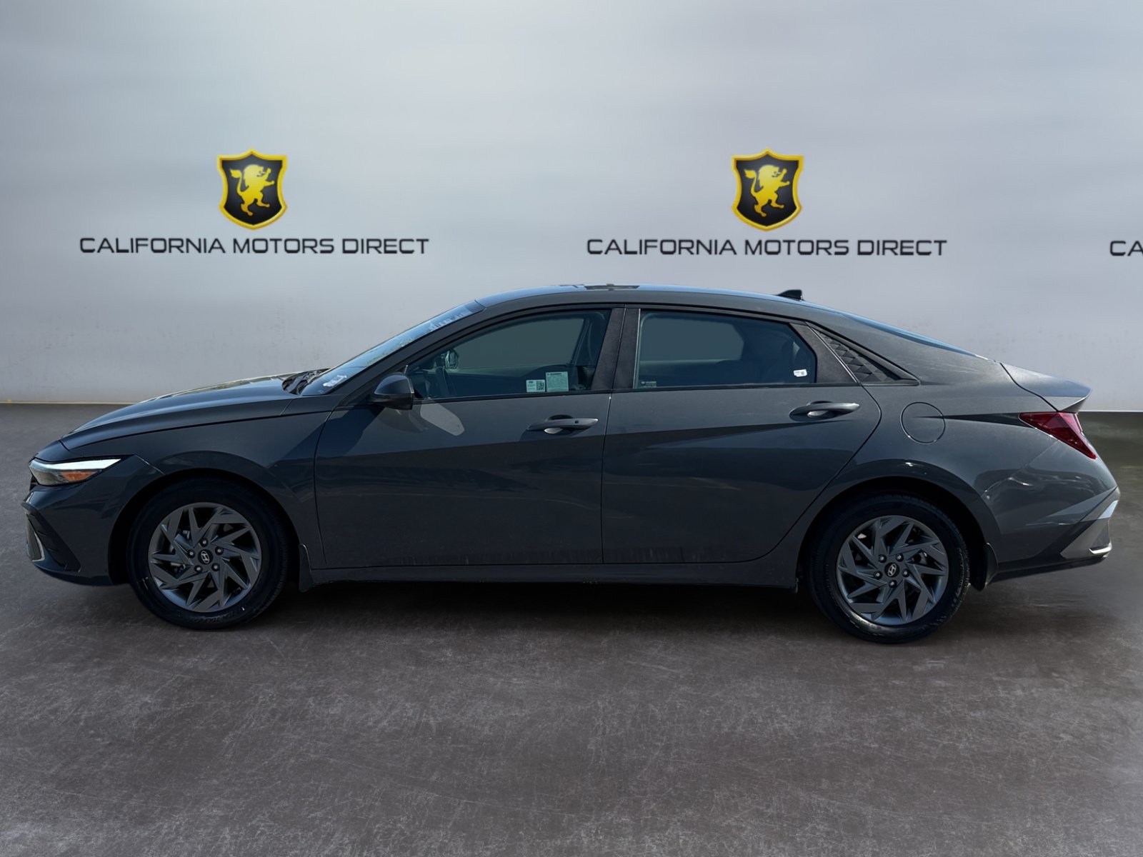 Used 2024 Hyundai Elantra SEL FWD image 2