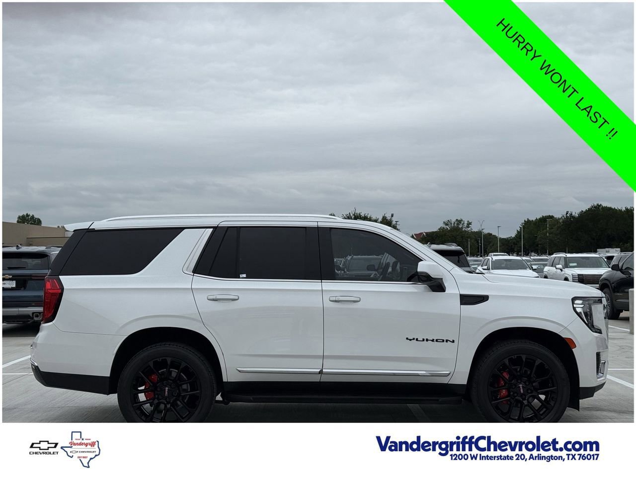 Used 2022 GMC Yukon SLT w/ SLT Luxury Package AWD/4WD image 3