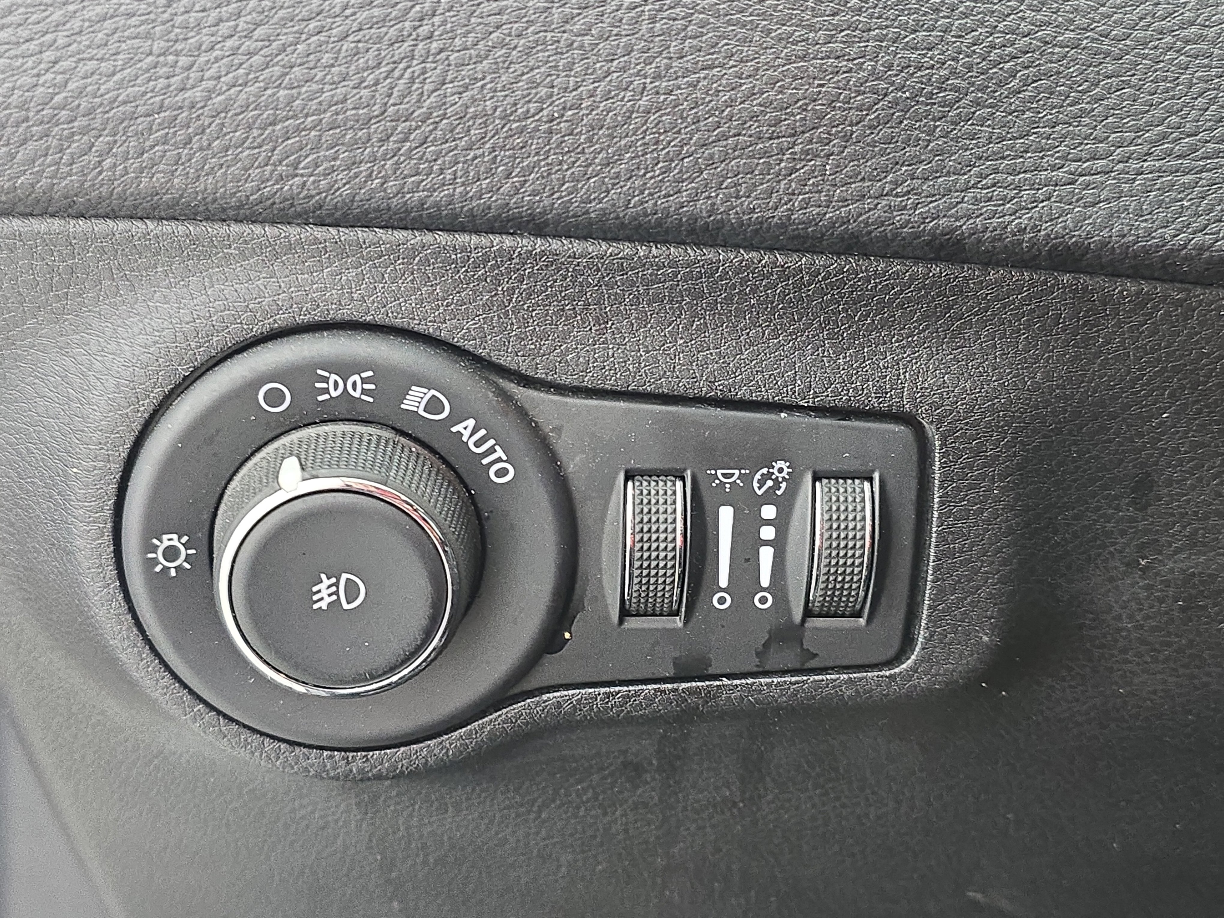 Used 2018 Jeep Compass Trailhawk w/ Cold Weather Group image 24