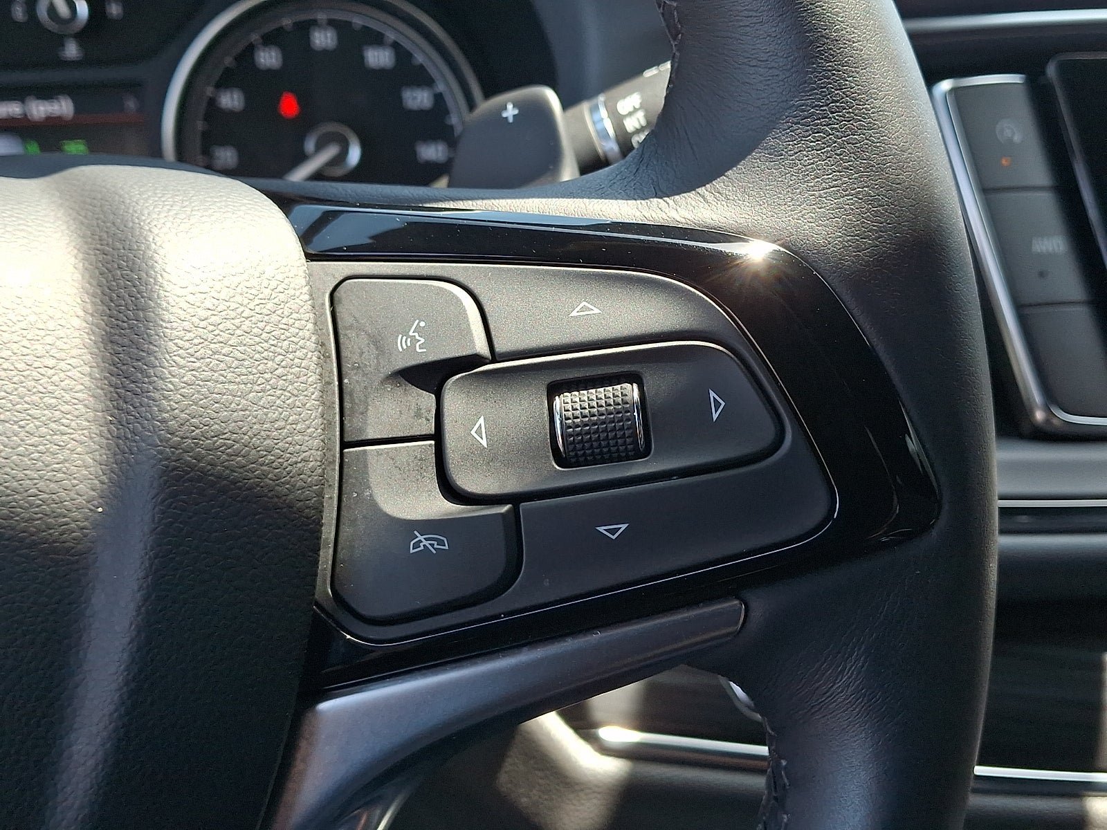 Used 2023 Buick Enclave Essence w/ Sport Touring Edition AWD/4WD image 22
