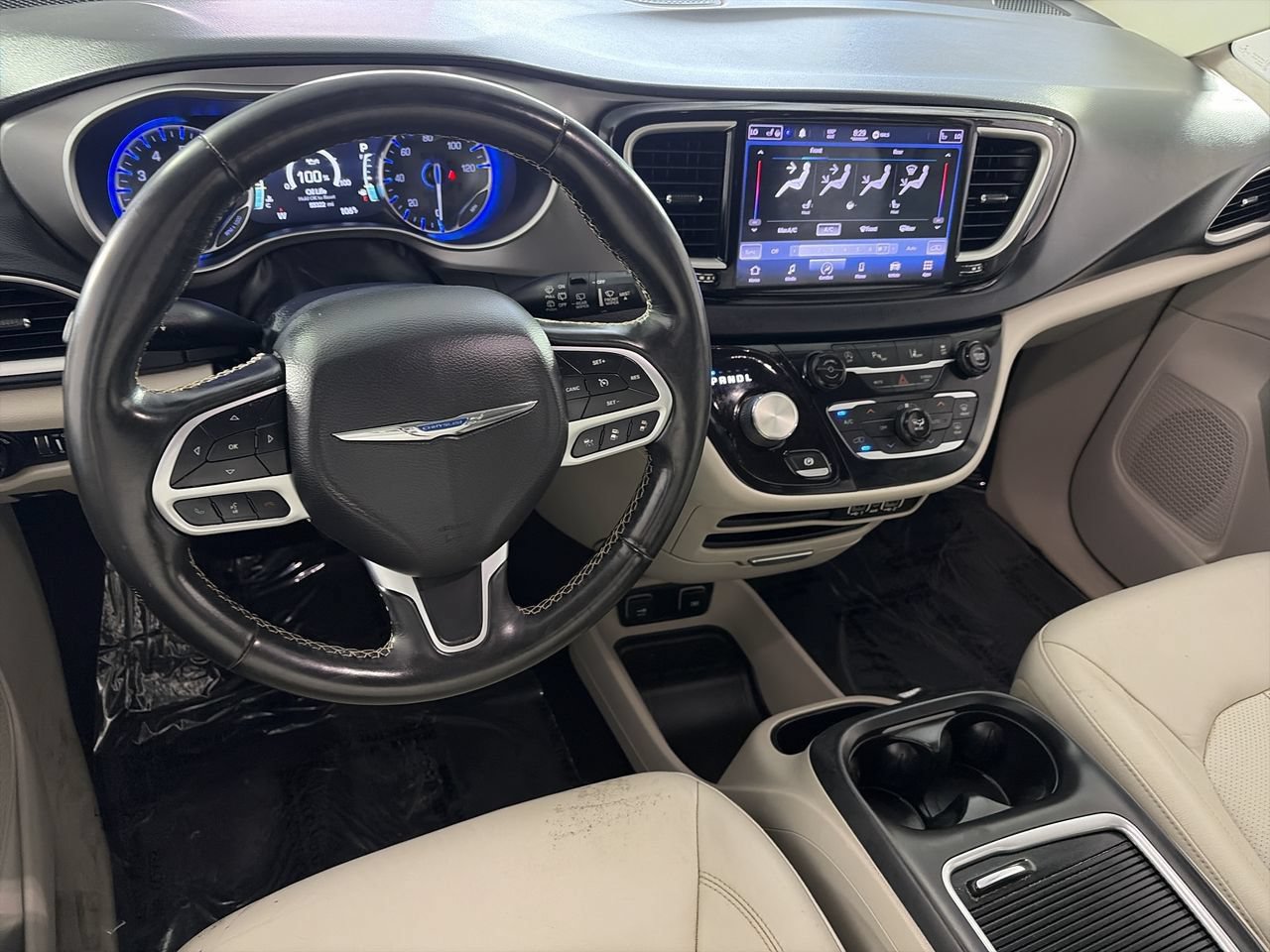 Used 2021 Chrysler Pacifica Touring-L FWD image 21