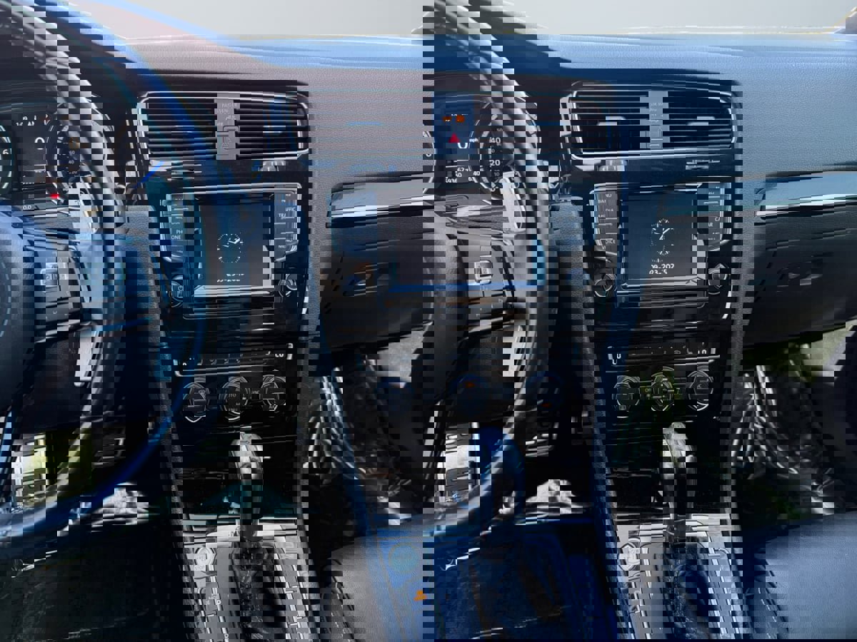 Used 2015 Volkswagen Golf R 4-Door image 9