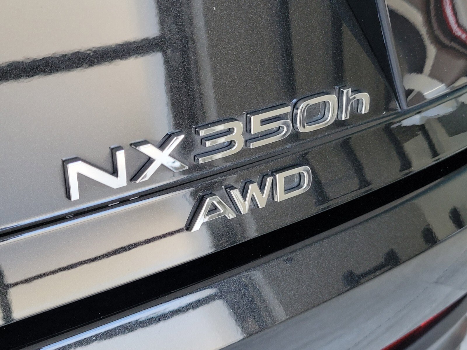 Used 2025 Lexus NX 350h AWD w/ Premium Package image 5