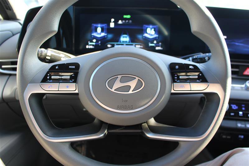Used 2024 Hyundai Elantra SEL image 16