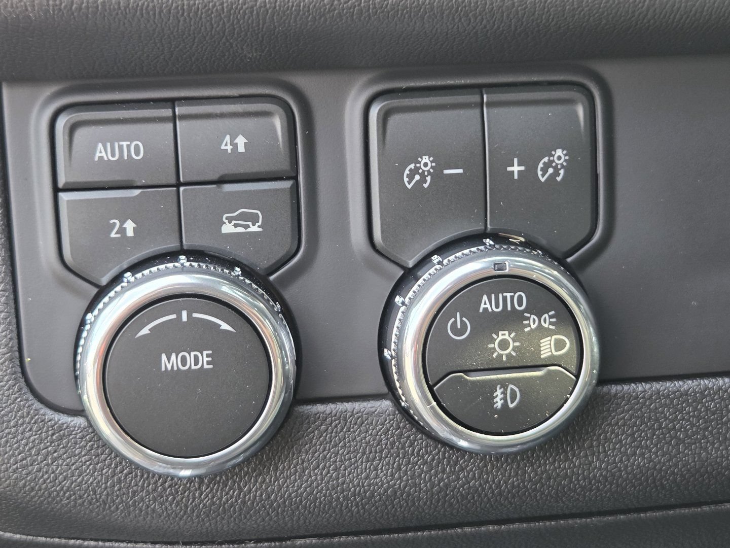 New 2026 GMC Yukon Denali w/ Sun & Power Step Package AWD/4WD image 29