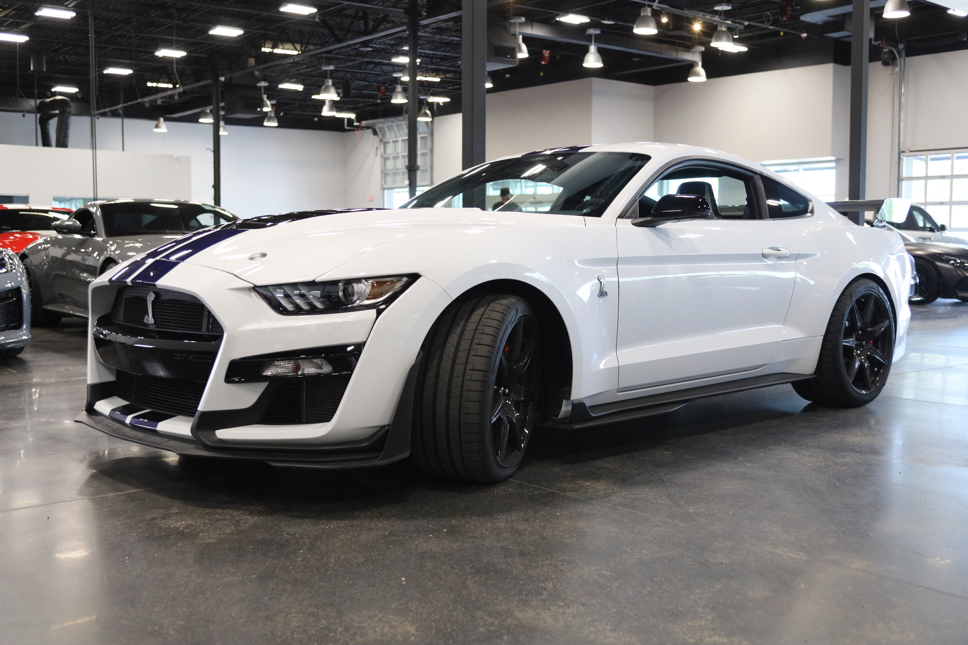 Used 2021 Ford Mustang Shelby GT500 w/ Carbon Fiber Track Pack RWD image 3
