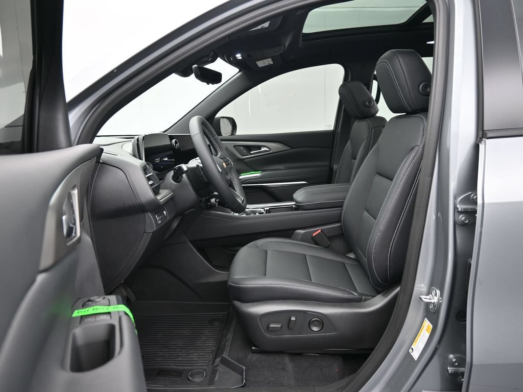 New 2026 Chevrolet Traverse LT w/ Sun and Wheel Package FWD image 32