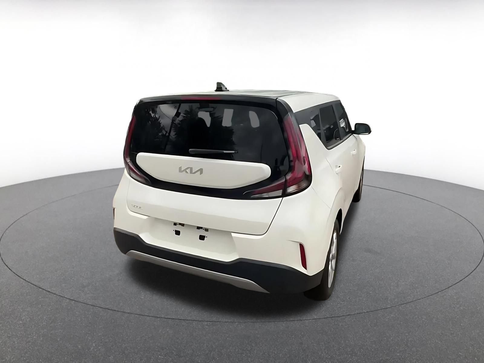 Used 2025 Kia Soul LX w/ LX Technology Package FWD image 14