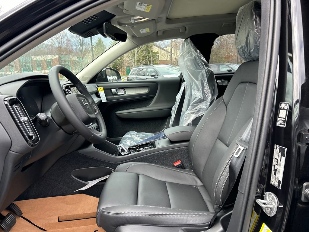 New 2026 Volvo XC40 B5 Plus w/ Climate Package AWD/4WD image 10