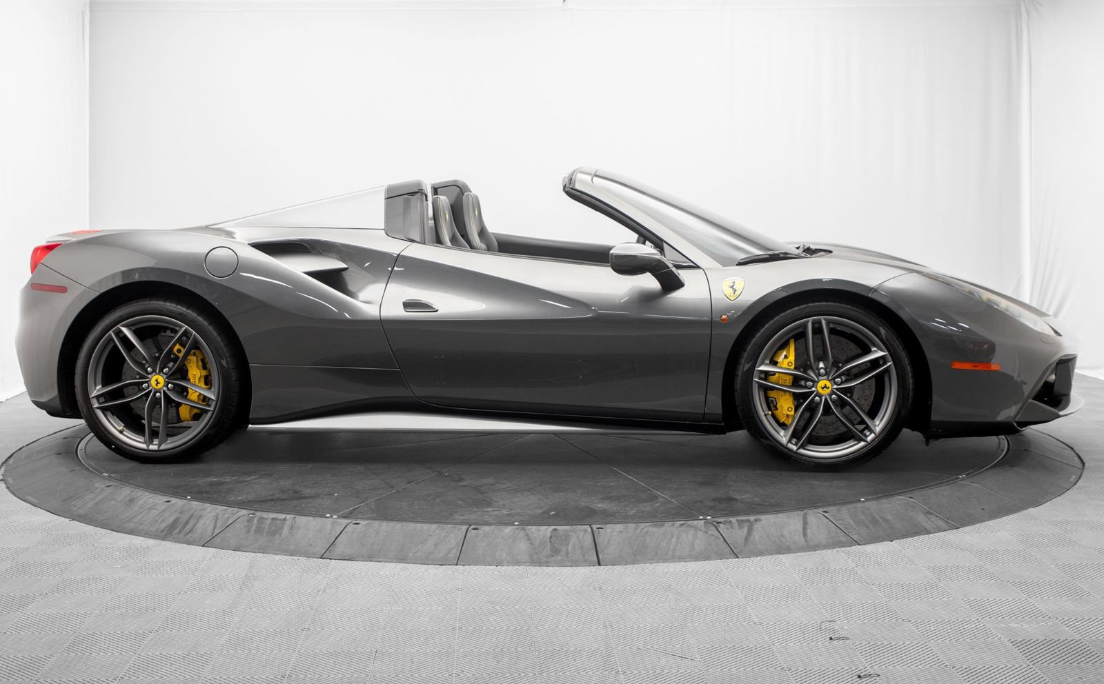 Used 2017 Ferrari 488 Spider RWD image 8