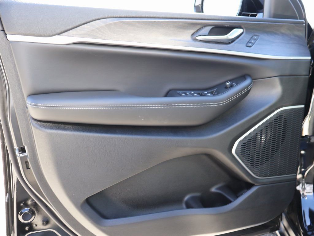 New 2026 Jeep Grand Cherokee L Limited w/ Trailer Tow Package image 22