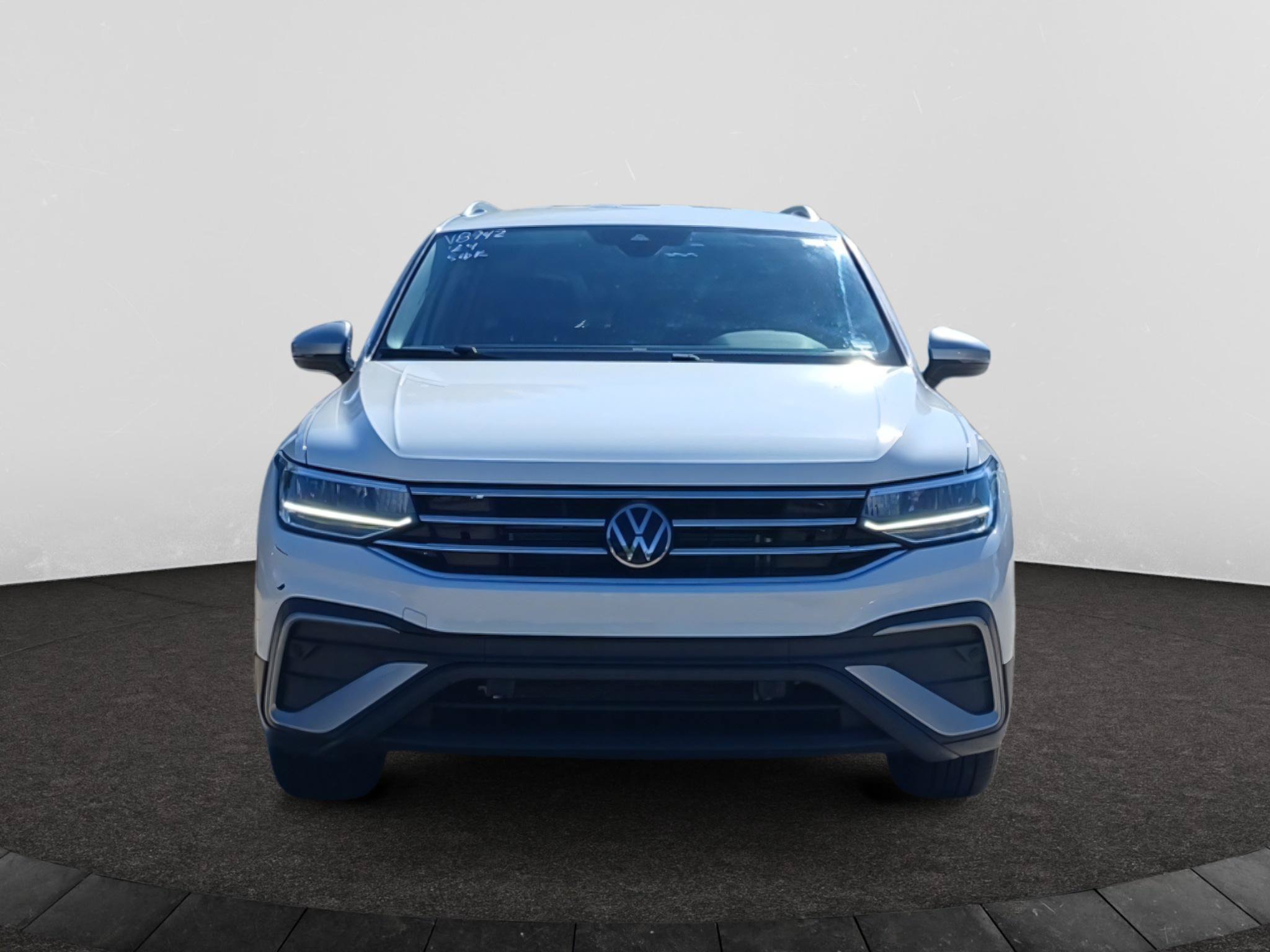 Used 2024 Volkswagen Tiguan Wolfsburg Edition AWD/4WD image 2