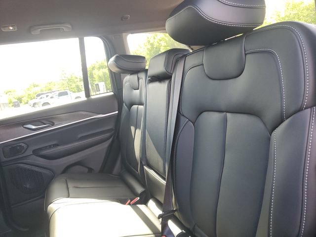 New 2026 Jeep Grand Cherokee Limited w/ Trailer Tow Package AWD/4WD image 16