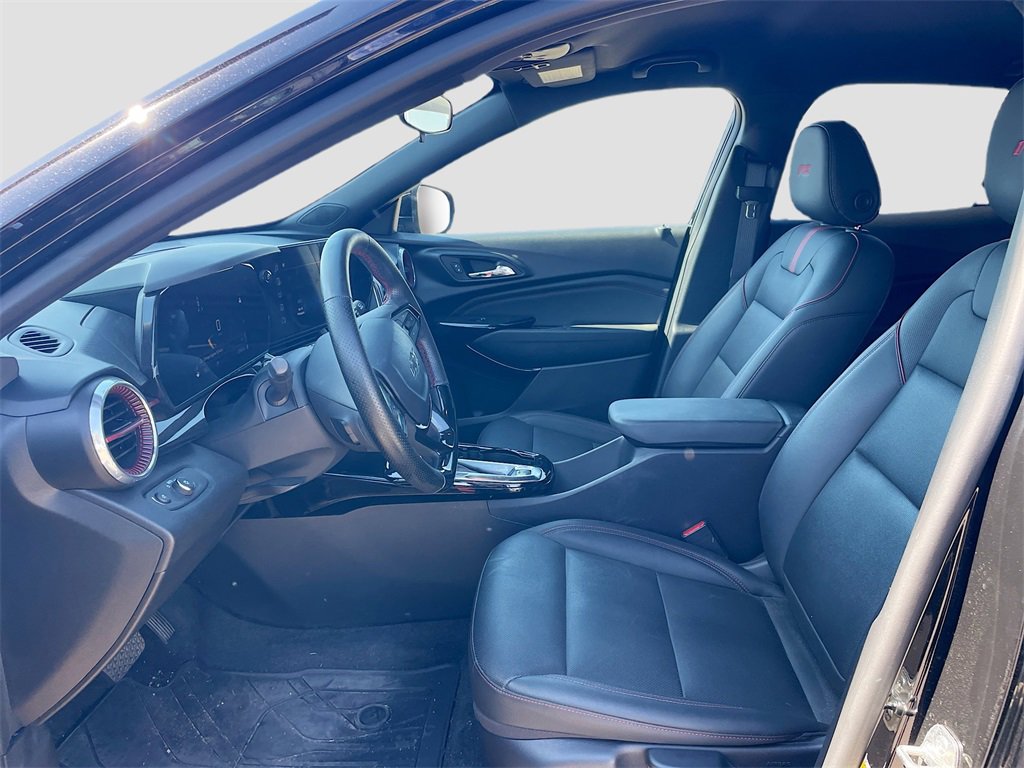 Used 2025 Chevrolet Trax RS w/ Driver Confidence Package image 10