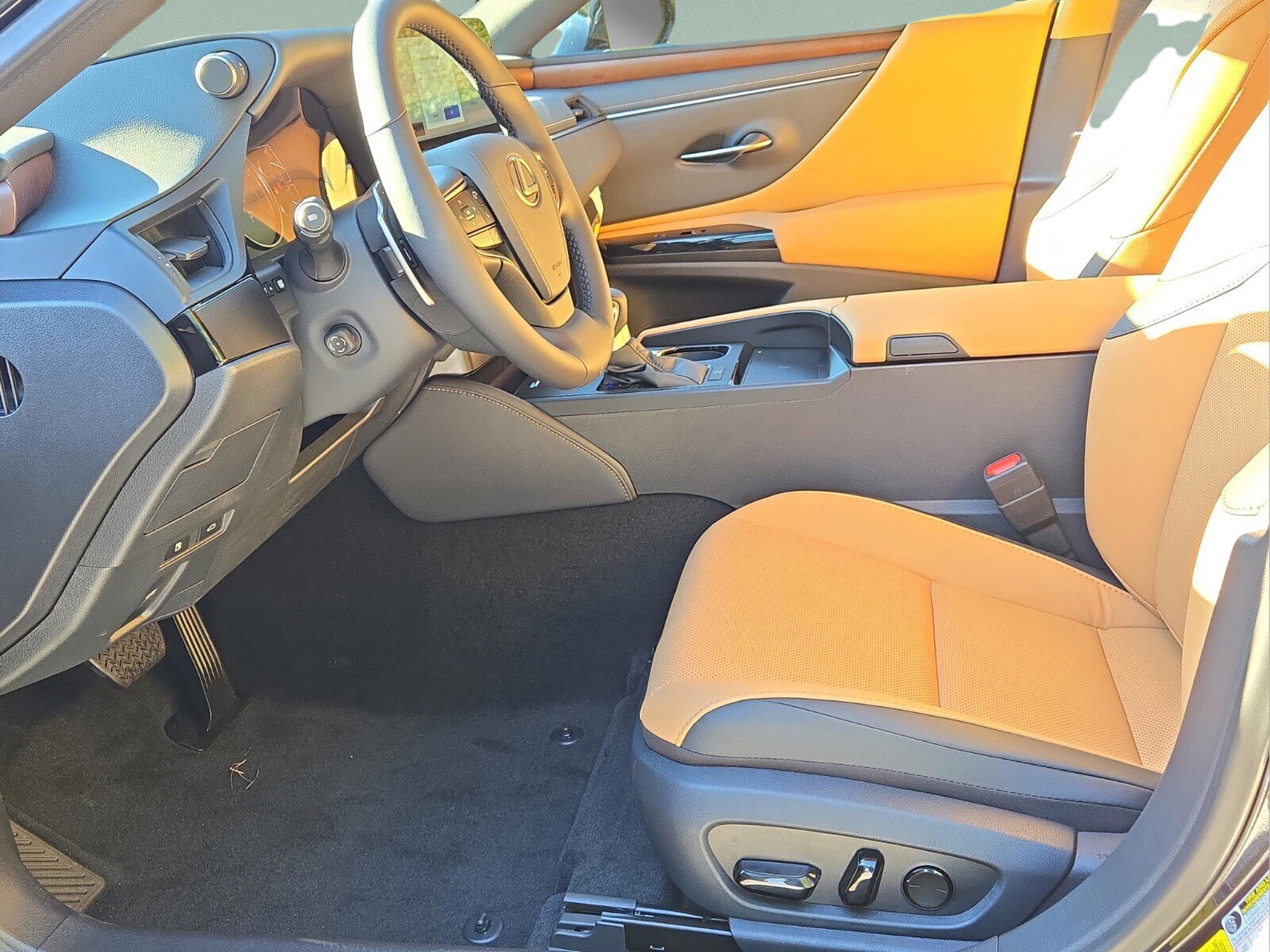 New 2025 Lexus ES 350 w/ Premium Package image 3