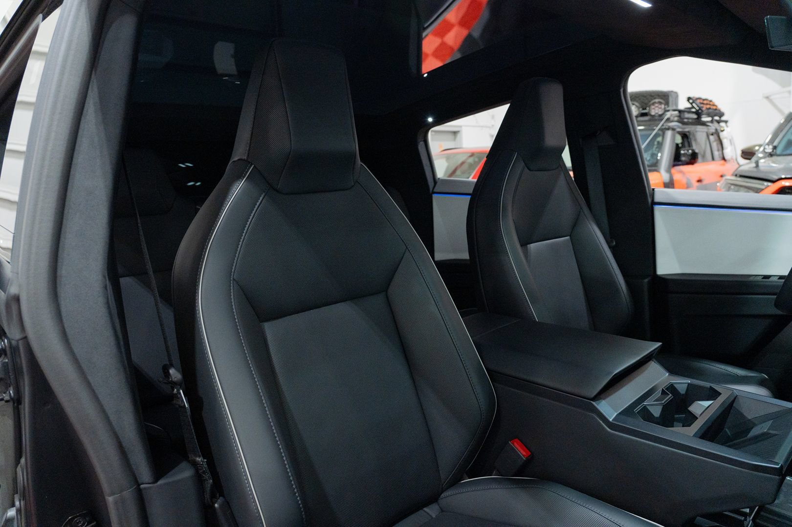 Used 2024 Tesla Cybertruck AWD Crew Cab image 32