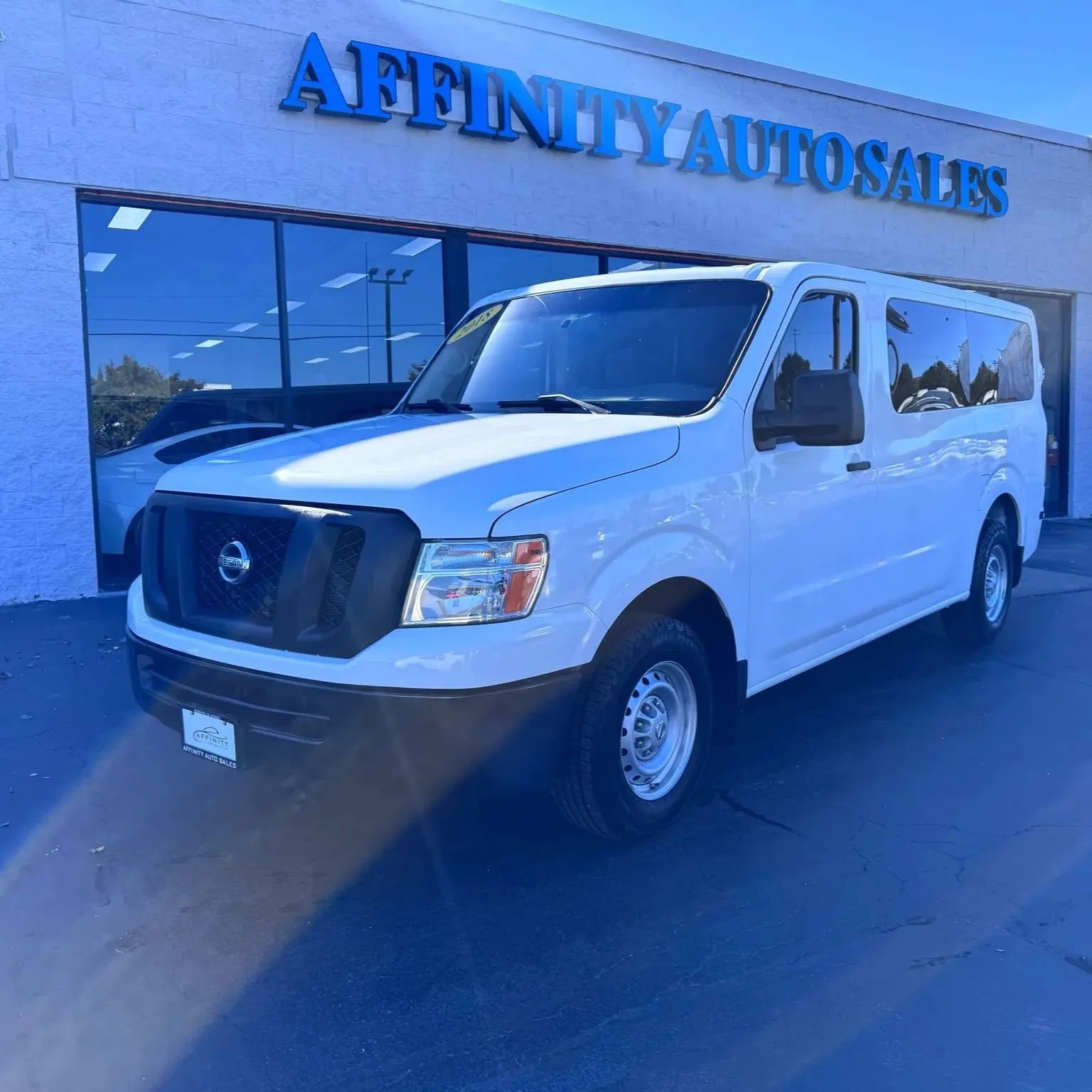 Used 2018 Nissan NV 3500 S image 2