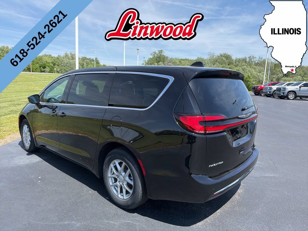 New 2026 Chrysler Pacifica Select FWD image 4