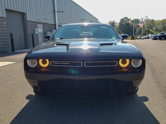 Used 2023 Dodge Challenger SXT image 2