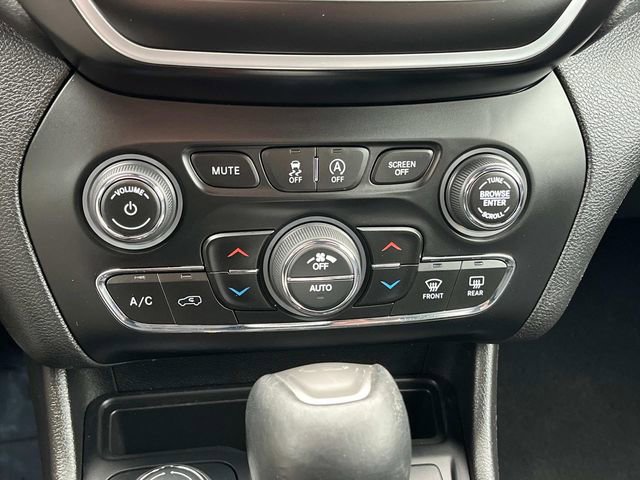 Used 2021 Jeep Cherokee Latitude Lux 80th Anniv w/ Quick Order Package 26U 80TH image 21