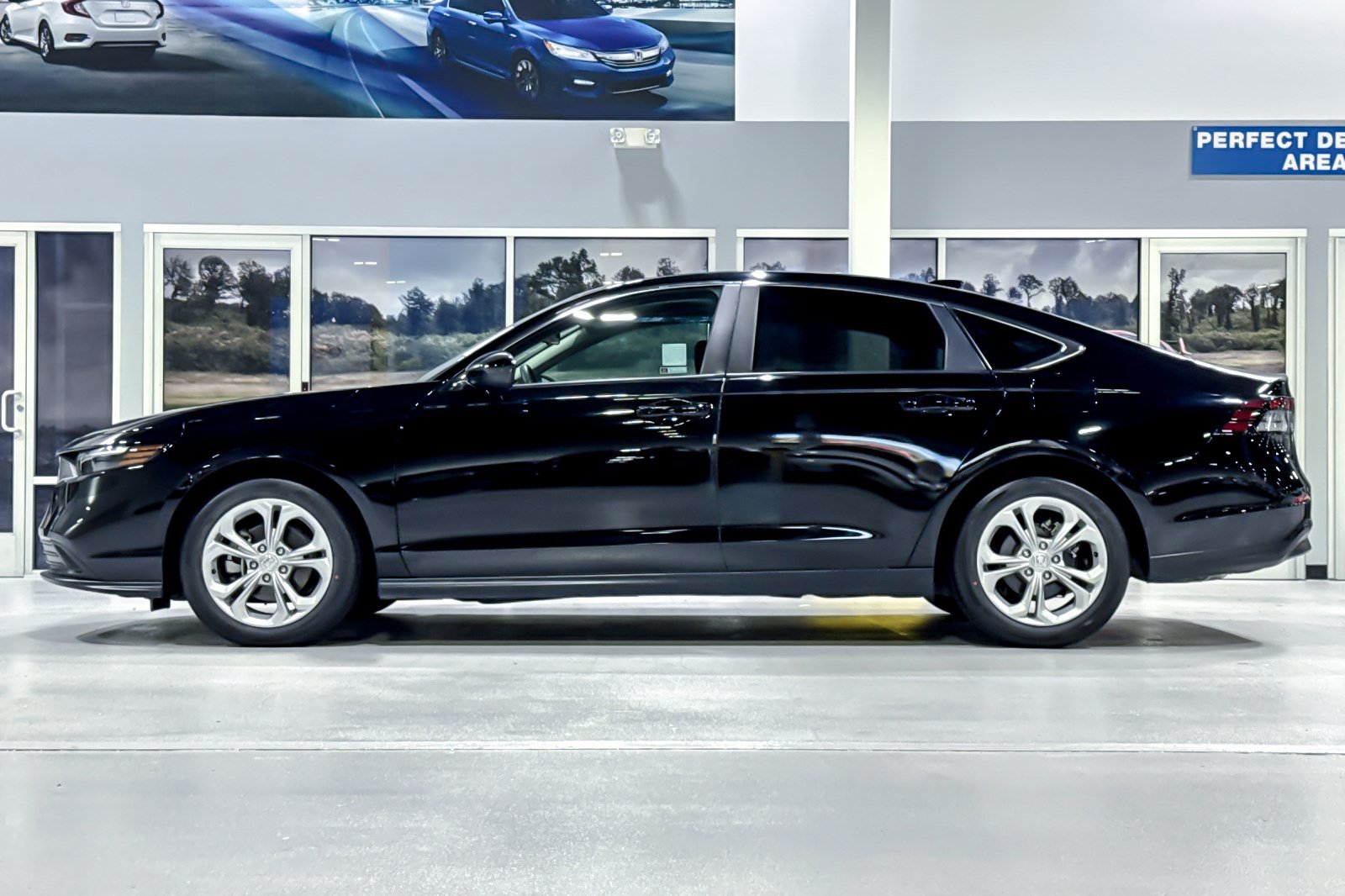 Used 2023 Honda Accord LX image 2