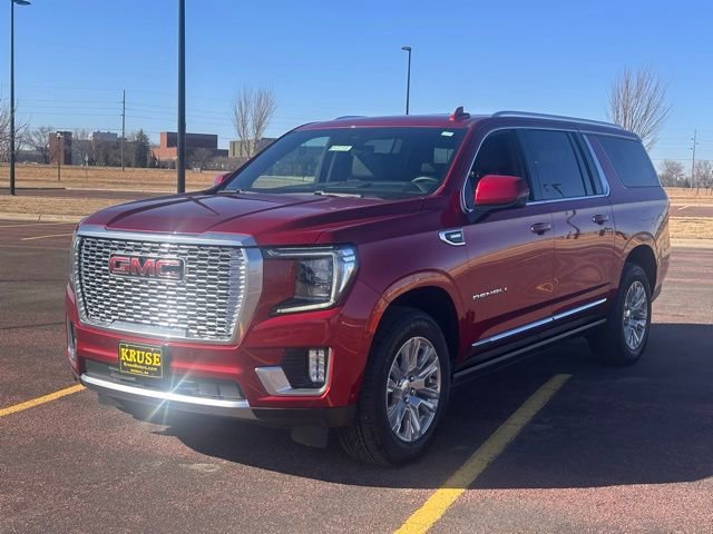 Used 2024 GMC Yukon XL Denali w/ Advanced Technology Package image 8