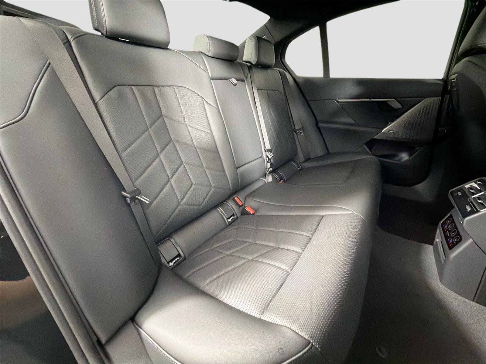 New 2026 BMW i5 eDrive40 w/ M Sport Package image 27