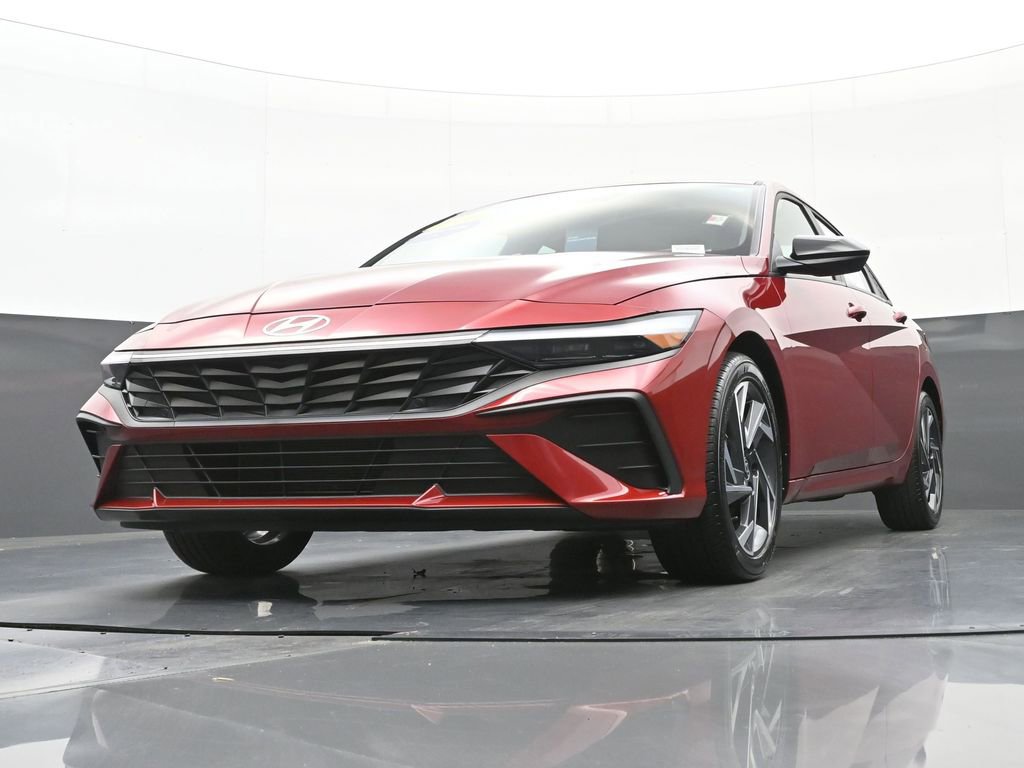 Certified 2025 Hyundai Elantra Sport image 43