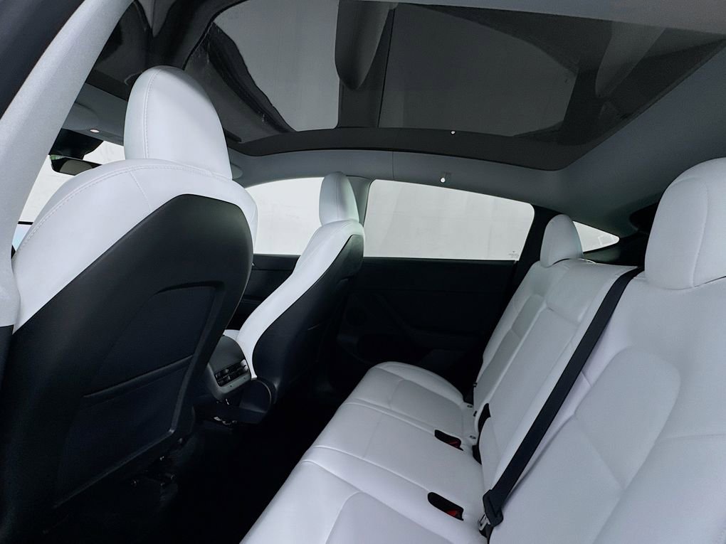 Used 2025 Tesla Model Y Long Range image 15