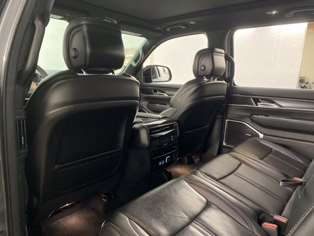 Used 2023 Jeep Wagoneer 4WD w/ Premium Group I image 21